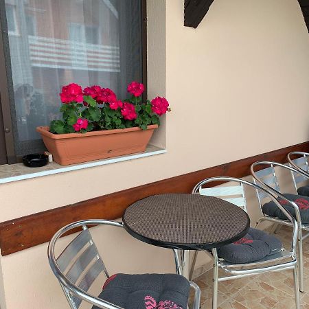 Nagcsalados Rozsa Apartman บาลาตอนแลลเล ภายนอก รูปภาพ