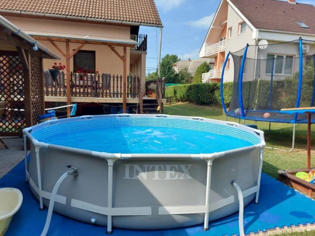 Nagcsalados Rozsa Apartman บาลาตอนแลลเล ภายนอก รูปภาพ