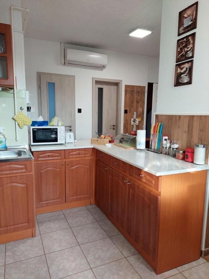 Nagcsalados Rozsa Apartman บาลาตอนแลลเล ภายนอก รูปภาพ