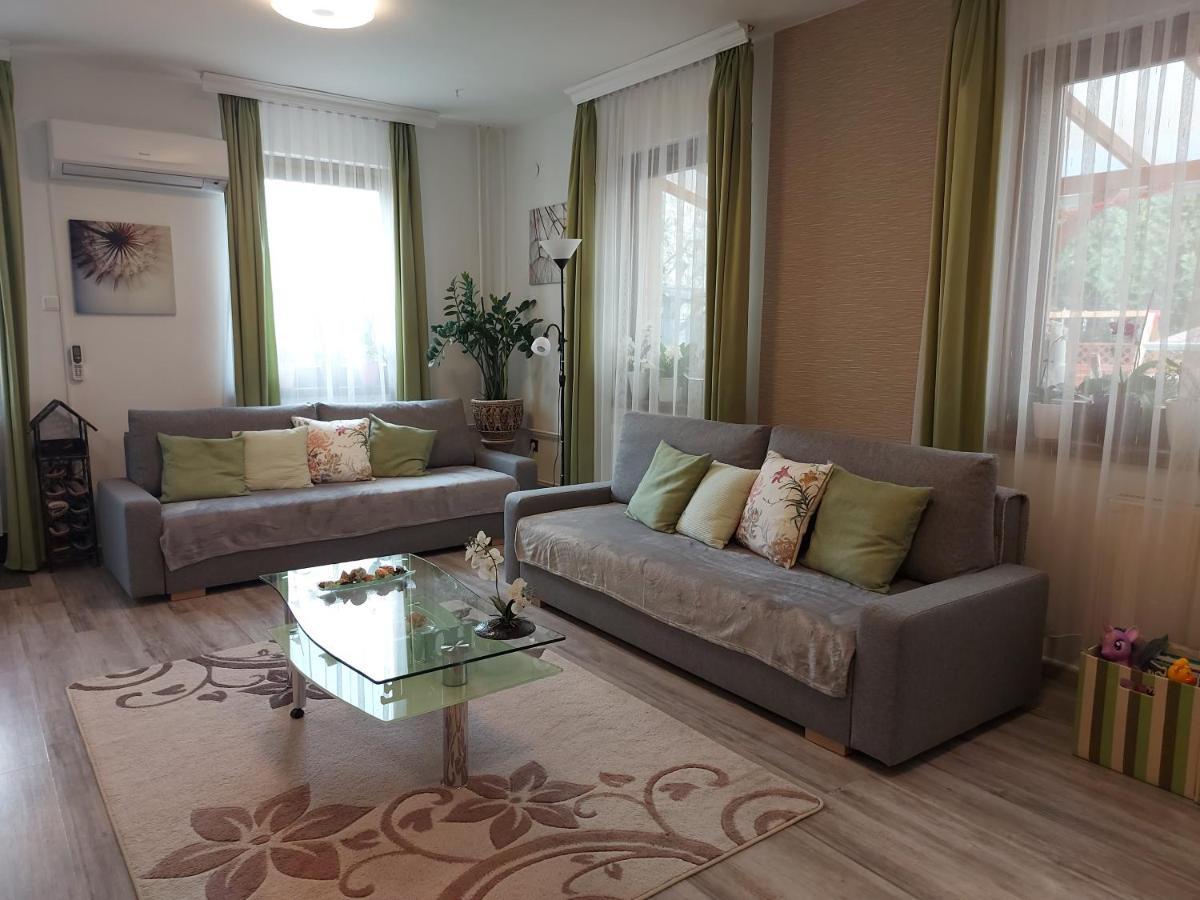 Nagcsalados Rozsa Apartman บาลาตอนแลลเล ภายนอก รูปภาพ