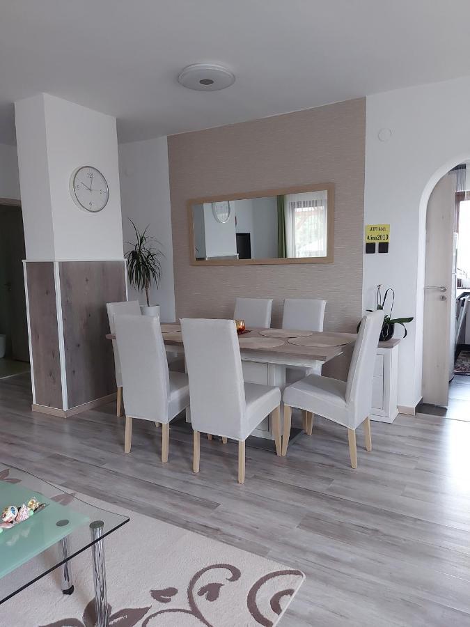Nagcsalados Rozsa Apartman บาลาตอนแลลเล ภายนอก รูปภาพ
