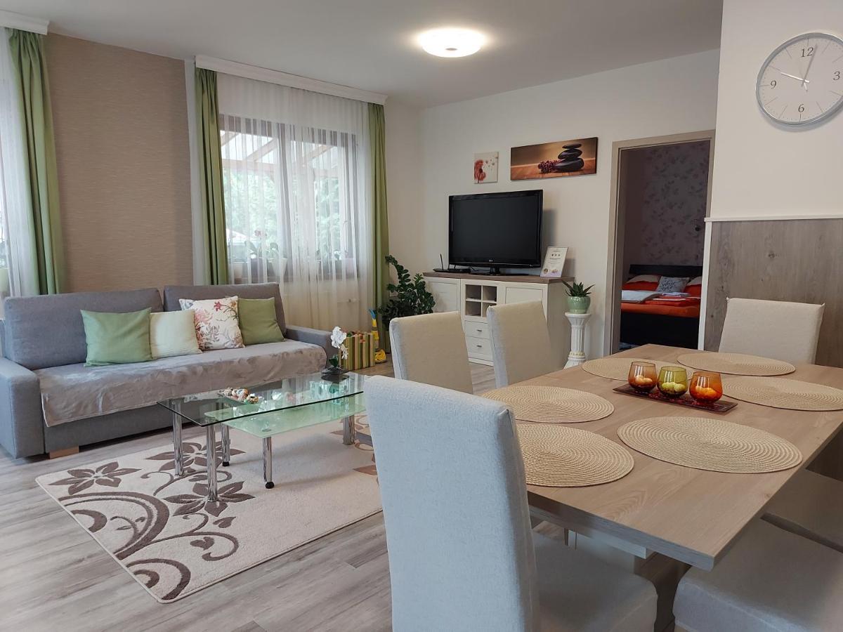 Nagcsalados Rozsa Apartman บาลาตอนแลลเล ภายนอก รูปภาพ